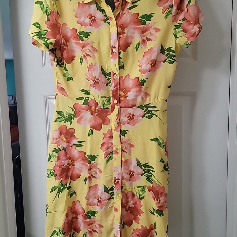 Forever 21 floral short sleeve button front dress